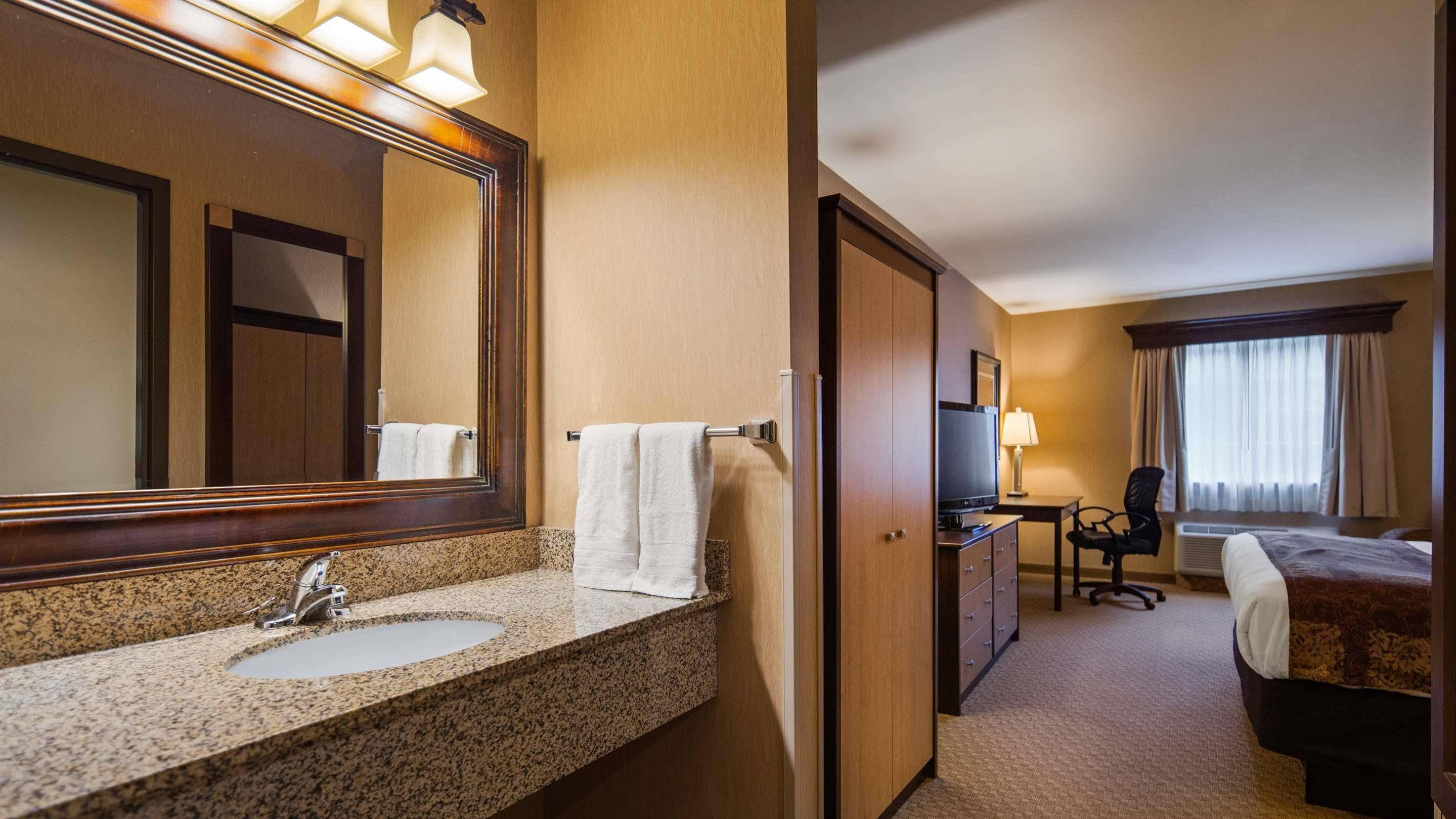 Crandon Inn & Suites Exterior foto