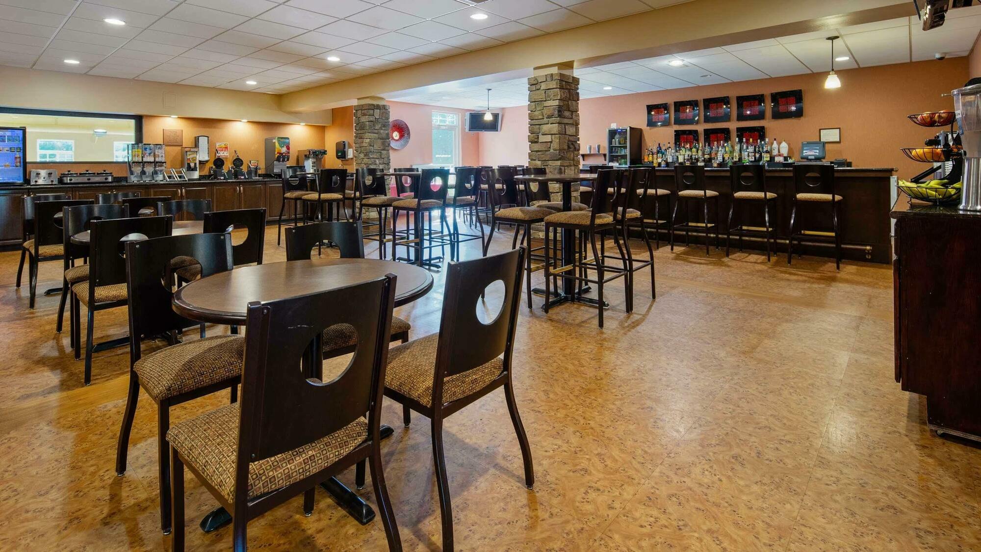 Crandon Inn & Suites Exterior foto